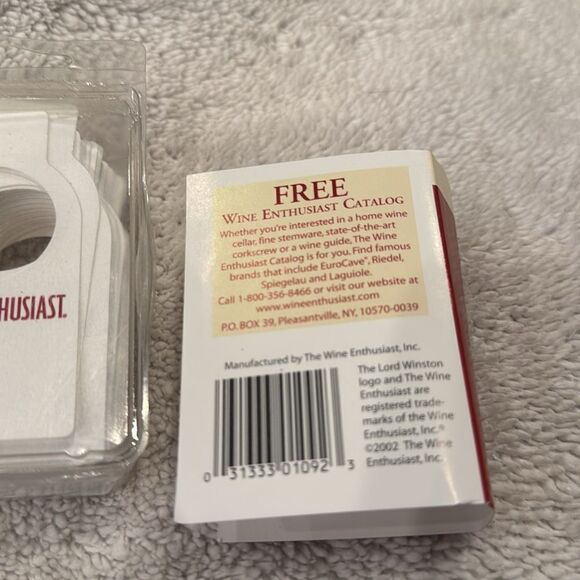 Wine Enthusiasts plastic bottle tags reusable wipe off 95 approx, stay organized - Picture 3 of 3